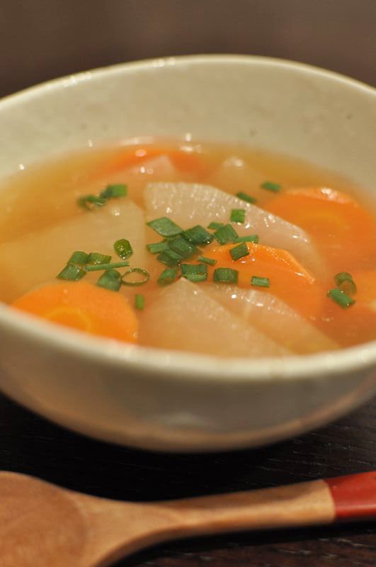 からだポカポカ大根とにんじんの生姜スープ