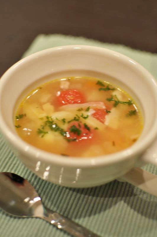 プチトマト入り♪にんにく風味の野菜スープ